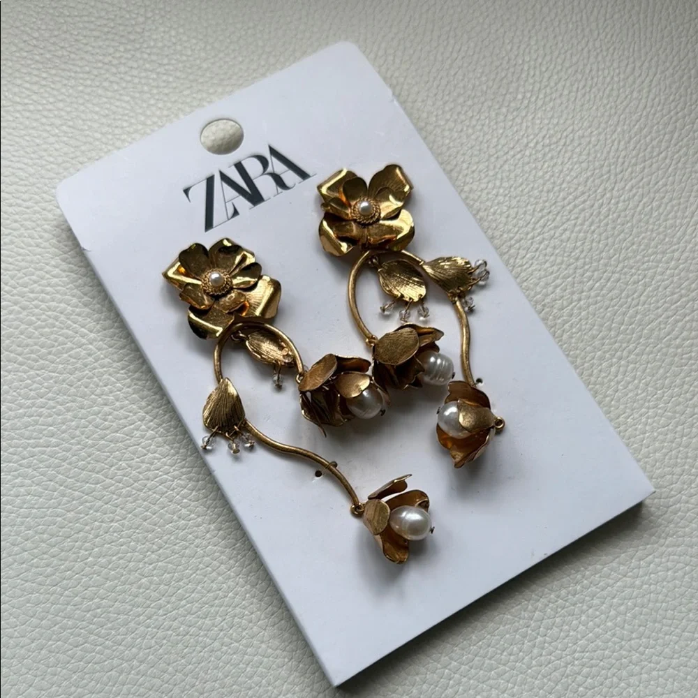 Zara Gold Floral Drop Earrings‎ With Pearls